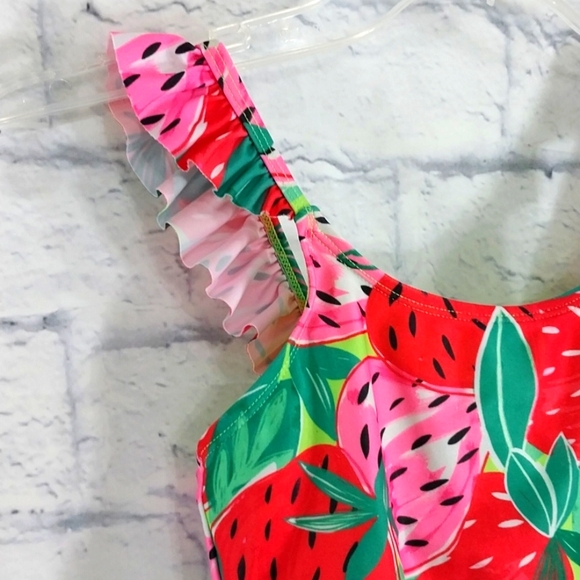 Cat & Jack Swim Suit One Piece Strawberry Print Girl's Sz 8 - Picture 2 of 5